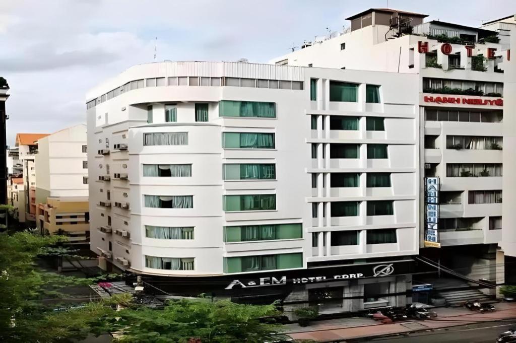 The White Hotel 8A Thai Van Lung Хошимин Экстерьер фото