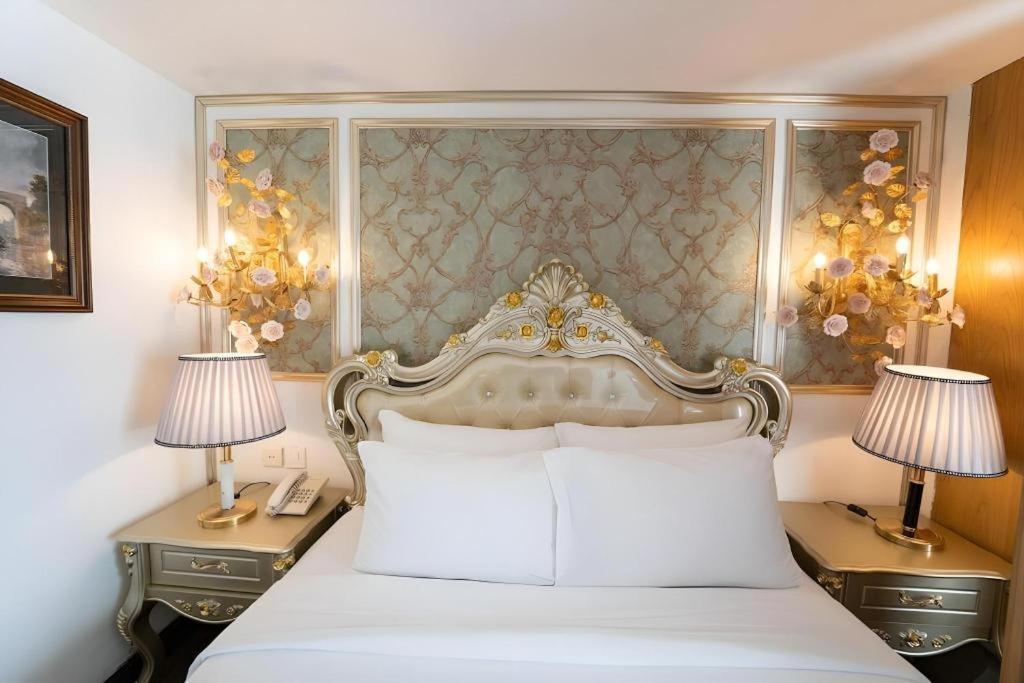 The White Hotel 8A Thai Van Lung Хошимин Экстерьер фото