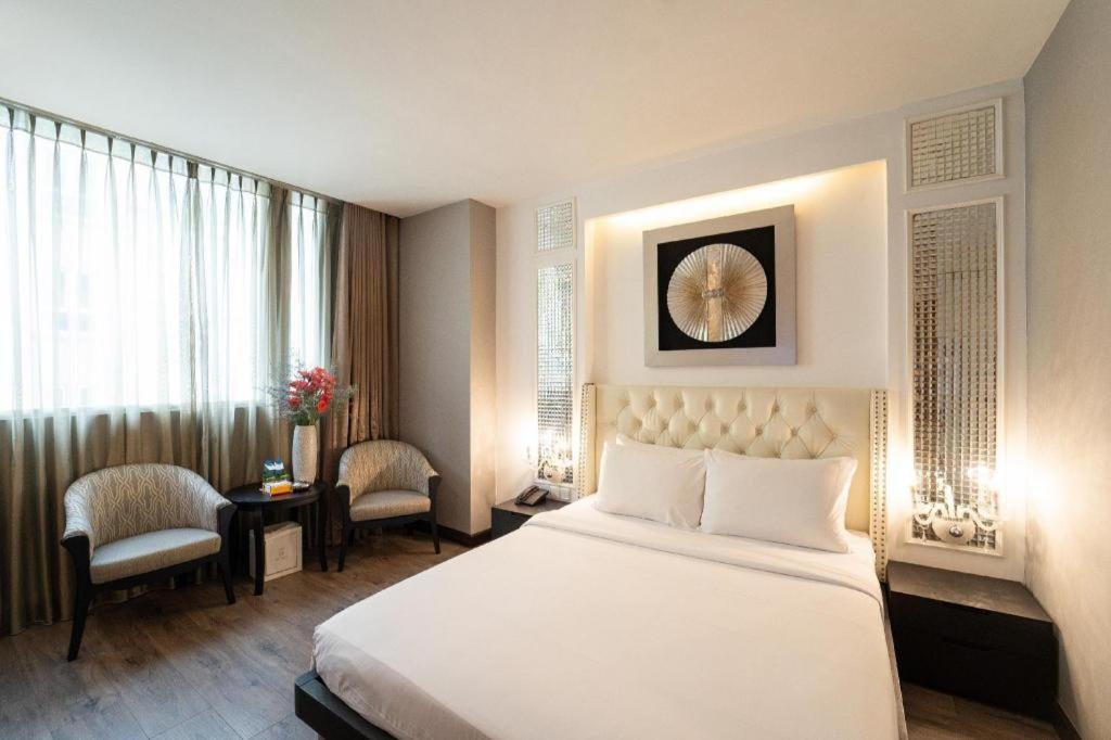 The White Hotel 8A Thai Van Lung Хошимин Экстерьер фото