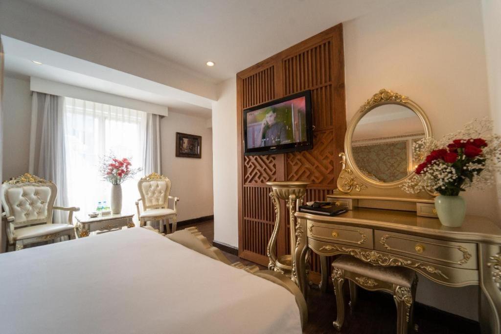 The White Hotel 8A Thai Van Lung Хошимин Экстерьер фото